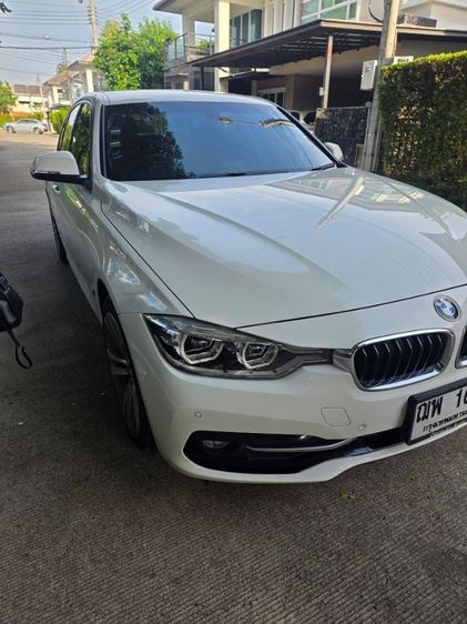 รถ BMW Series 3 330e สี ขาว