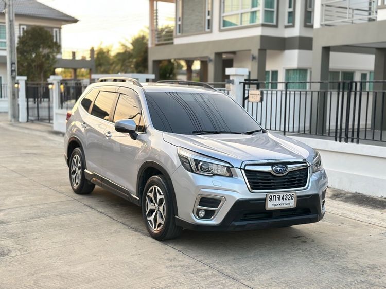 รถ Subaru Forester 2.0 i-L 4WD สี บรอนซ์เงิน