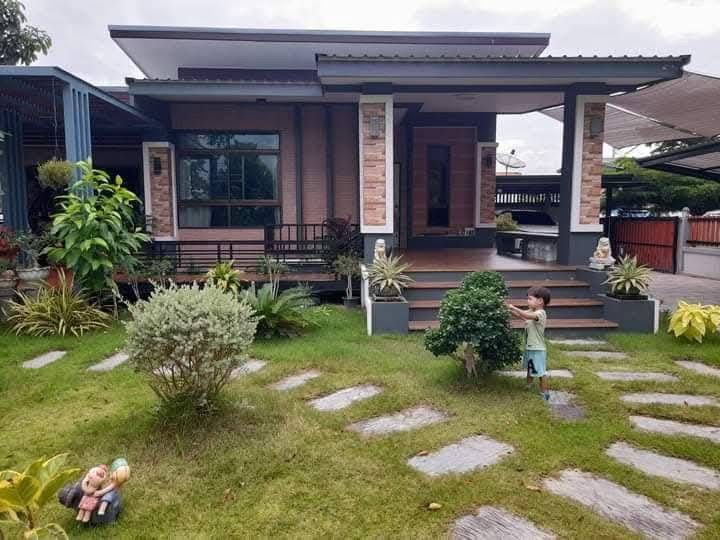 บ้านเดียวชั้นเดียว พร้อมเรือนรัรอง ริมน้ำ