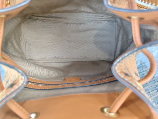 กระเป๋า MCM Klassik Drawstring Bag ลาย Visetos Cognac ทรงขนมจีบ ของแท้ มีใบรับประกันครบ  รูปที่ 6