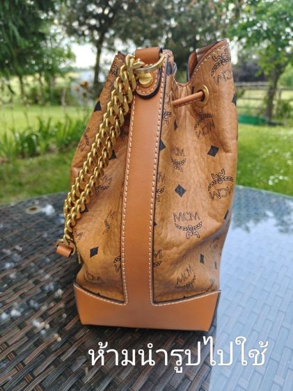 กระเป๋า MCM Klassik Drawstring Bag ลาย Visetos Cognac ทรงขนมจีบ ของแท้ มีใบรับประกันครบ  รูปที่ 2