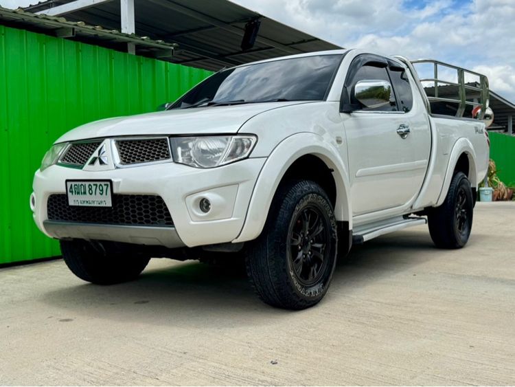 รถ Mitsubishi Triton 2.4 Plus สี ขาว