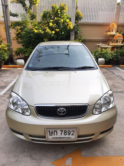 รถ Toyota Altis 1.6 E สี บรอนซ์ทอง