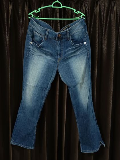 Smart-Casual Capsule Set  Light Gray Dress Trousers and Classic Blue Jeans

 รูปที่ 2