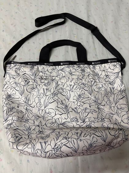 กระเป๋า le sportsac ของแท้ ใบใหญ่น้ำหนักเบา รูปที่ 3