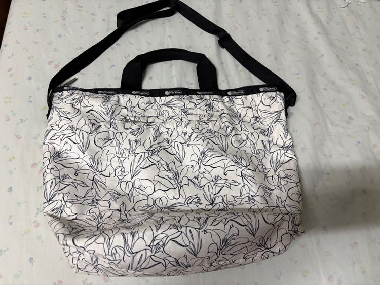 กระเป๋า le sportsac ของแท้ ใบใหญ่น้ำหนักเบา รูปที่ 2