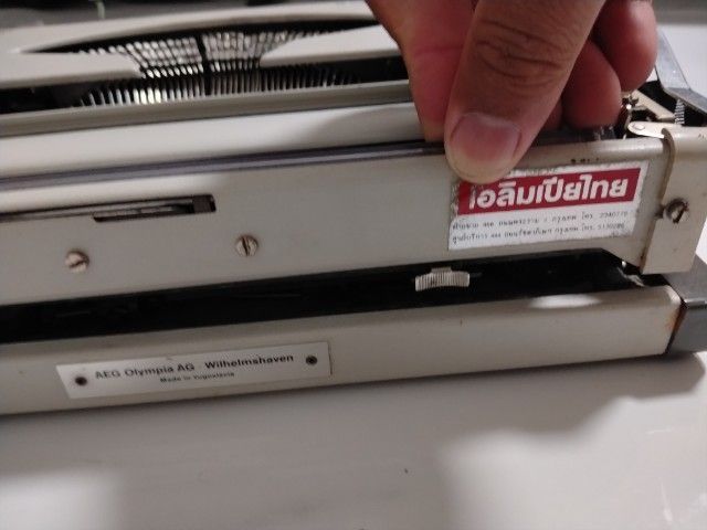 เครื่องพิมพ์ดีดภาษาไทย Olympia Traveller Deluxe เครื่องพร้อมใช้ รูปที่ 6