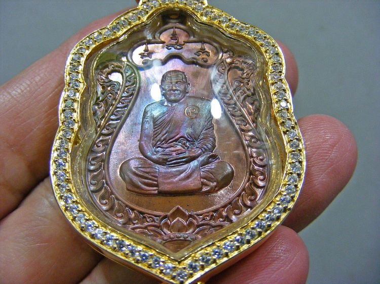 เหรียญเสมาฉลองกุฏิ หลวงปู่ศิลา สวยเข้มขลังพร้อมใช้