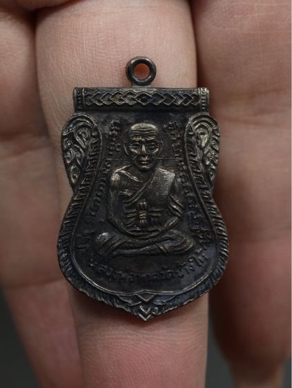 เหรียญรุ่นเลื่อนสมณศักดิ์ หลวงปู่ทวด วัดช้างให้ จ.ปัตตานี