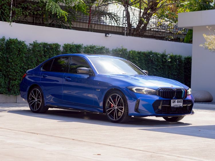 รถ BMW Series 3 330e สี น้ำเงิน