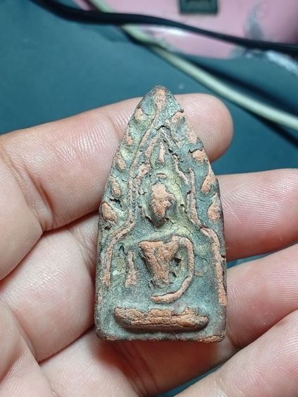 พระขุนแผนเนื้อดินลงรักเก่า