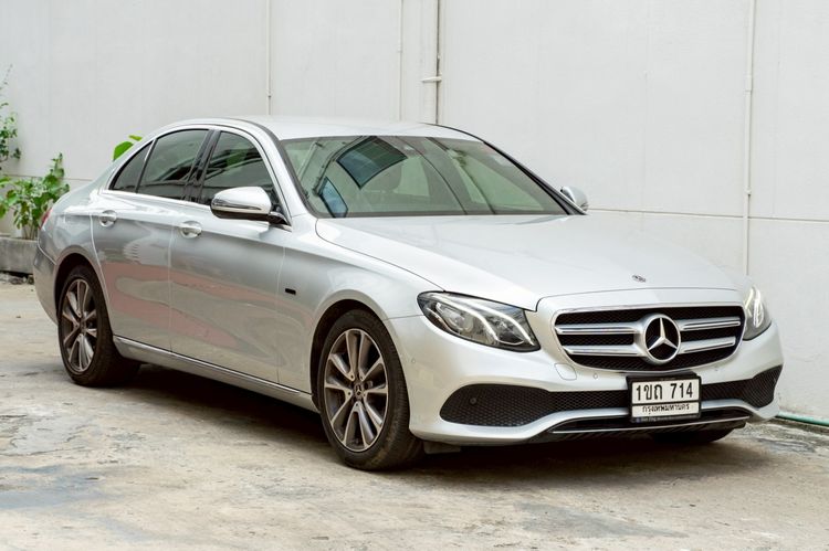 Mercedes-Benz E-Class 2020 E300 Sedan ปลั๊กอินไฮบริด (PHEV) ไม่ติดแก๊ส เกียร์อัตโนมัติ บรอนซ์เงิน