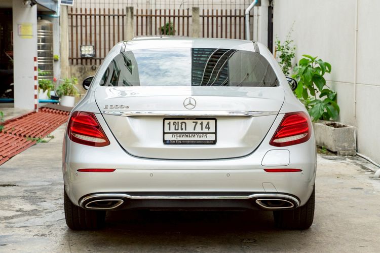 Mercedes-Benz E-Class 2020 E300 Sedan ปลั๊กอินไฮบริด (PHEV) ไม่ติดแก๊ส เกียร์อัตโนมัติ บรอนซ์เงิน รูปที่ 4