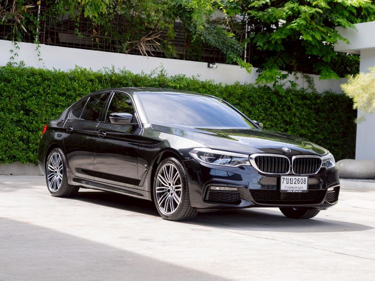 รถ BMW Series 5 530e สี ดำ