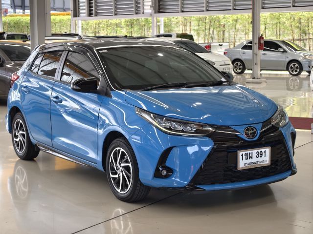 รถ Toyota Yaris 1.2 Sport Premium สี ฟ้า