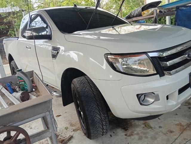 รถ Ford Ranger 2.2 Hi-Rider XLT สี ขาว