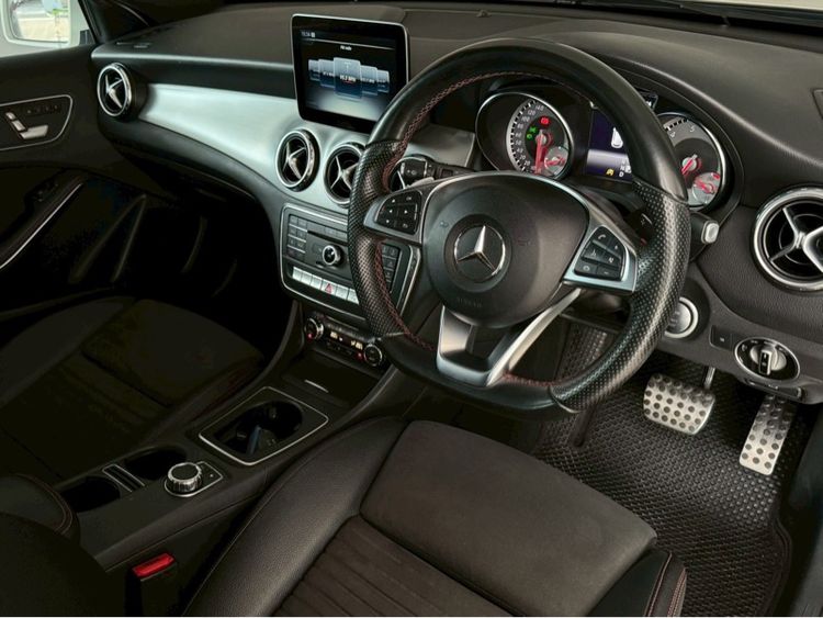 Mercedes-Benz GLA-Class 2017 GLA250 Utility-car เบนซิน ไม่ติดแก๊ส เกียร์อัตโนมัติ ขาว รูปที่ 4
