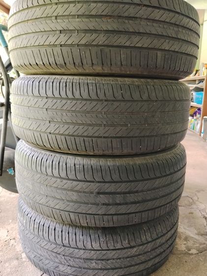 ขายยางรถยนต์  ยี่ห้อ Bridgestone ขนาด 265 65 R17 ปี 21