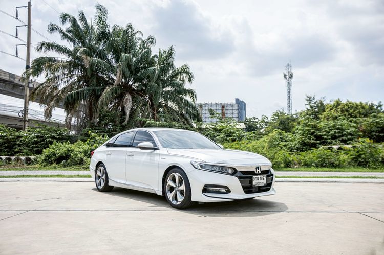 รถ Honda Accord 2.0 Hybrid สี ขาว