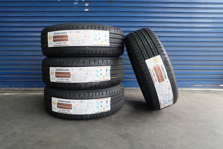 🏆 ยางใหม่ Bridgestone รุ่น Alenza HL 33 ขนาด 215 60R17 ปี25
