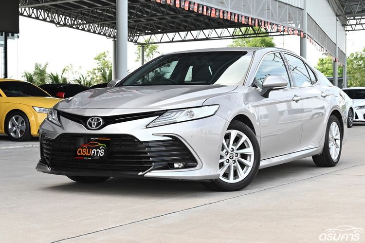 รถ Toyota Camry 2.5 Sport สี เทา