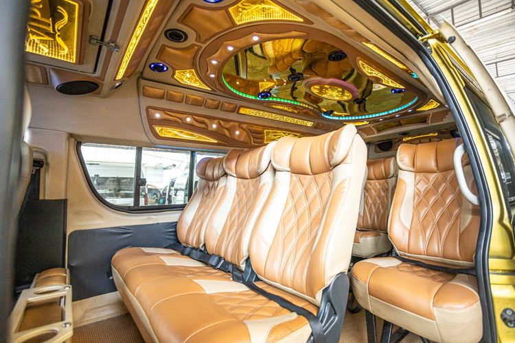 รถ Toyota Commuter 2.5 สี เหลือง