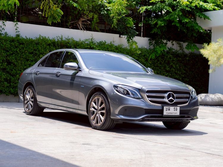 รถ Mercedes-Benz E-Class E350e สี เทา