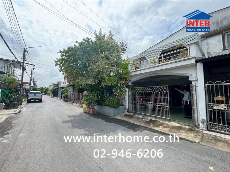 บ้านเเฝด 2 ชั้น 28 ตร.ว. หมู่บ้านรามอินทรา นิเวศน์ แยกวัชรพล ซอยรามอินทรา67 เขตบางเขน กรุงเทพมหานคร