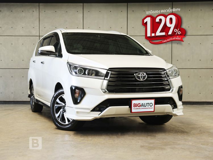 รถ Toyota Innova 2.8 Crysta สี ขาว