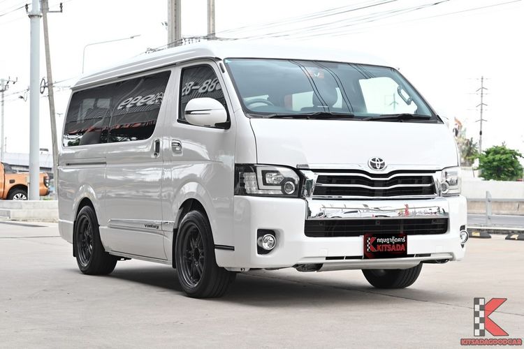 รถ Toyota Ventury 2.7 G สี ขาว
