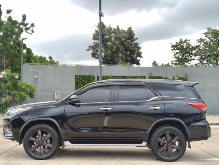Toyota Fortuner 2018 2.8 TRD Sportivo 4WD Utility-car ดีเซล ไม่ติดแก๊ส เกียร์อัตโนมัติ ดำ รูปที่ 3