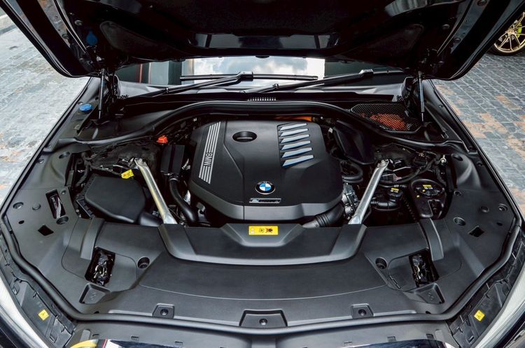 BMW Series 7 2022 745Le Sedan ปลั๊กอินไฮบริด (PHEV) ไม่ติดแก๊ส เกียร์อัตโนมัติ ดำ รูปที่ 4