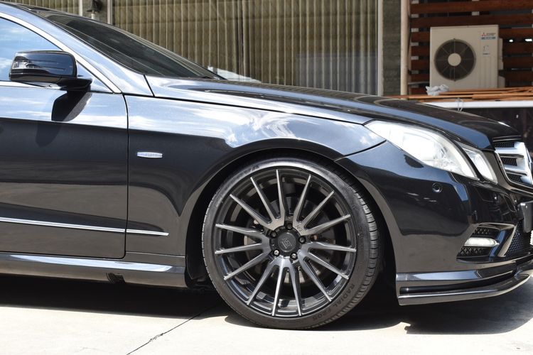 Mercedes-Benz E-Class 2012 E200 CGI Sedan เบนซิน ไม่ติดแก๊ส เกียร์อัตโนมัติ ดำ รูปที่ 4