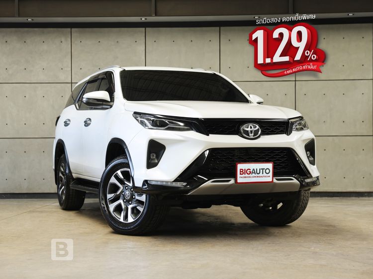 รถ Toyota Fortuner 2.4 Leader G สี ขาว