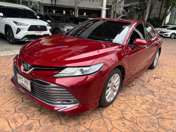 รถ Toyota Camry 2.5 HV Premium สี แดง