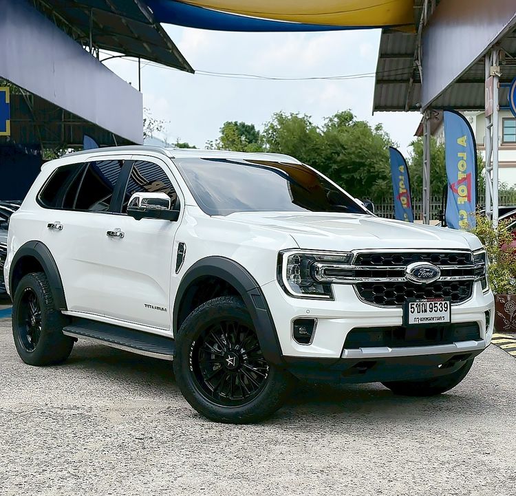 รถ Ford Everest 2.0 Bi-Turbo Titanium+ สี ขาว