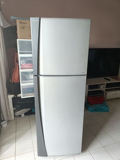 ขายตู้เย็น Toshiba 6 คิวใช้งานได้ปกติทุกอย่าง