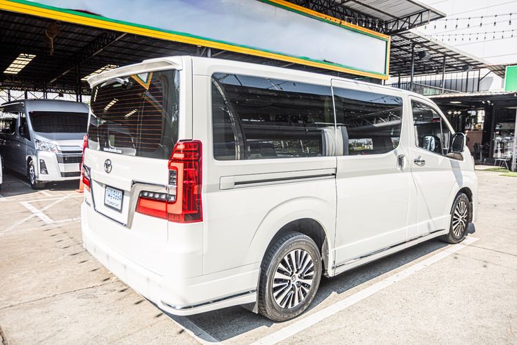 Toyota Majesty 2020 2.8 Premium Van ดีเซล ไม่ติดแก๊ส เกียร์อัตโนมัติ ขาว รูปที่ 2