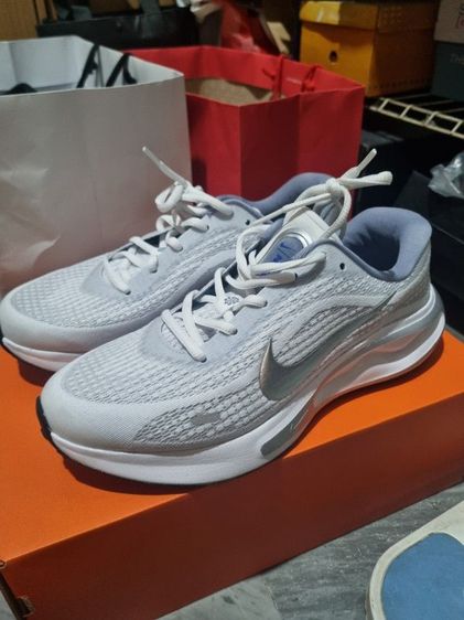 Nike Journey run size 9.5 ของใหม่