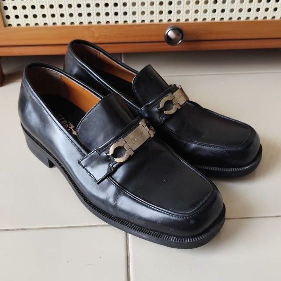 รองเท้าหนังแบบสวม ferragamo size 42ยาว28cm มือสองขายตามสภาพขอคนรับได้