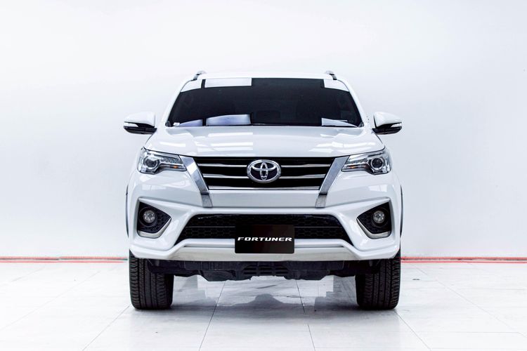 Toyota Fortuner 2017 2.8 TRD Sportivo 4WD Utility-car ดีเซล ไม่ติดแก๊ส เกียร์อัตโนมัติ ขาว รูปที่ 4