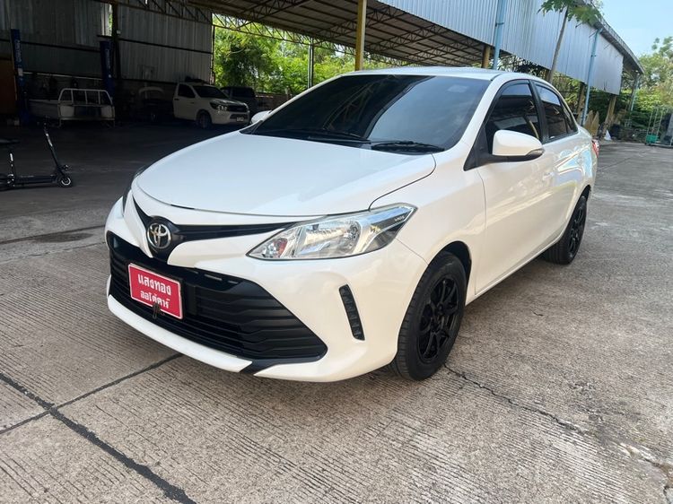 รถ Toyota Vios 1.5 J สี ขาว