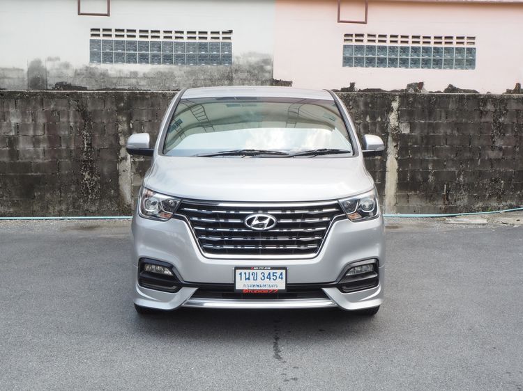 Hyundai H-1 2020 2.5 Deluxe Van ดีเซล ไม่ติดแก๊ส เกียร์อัตโนมัติ บรอนซ์เงิน รูปที่ 3