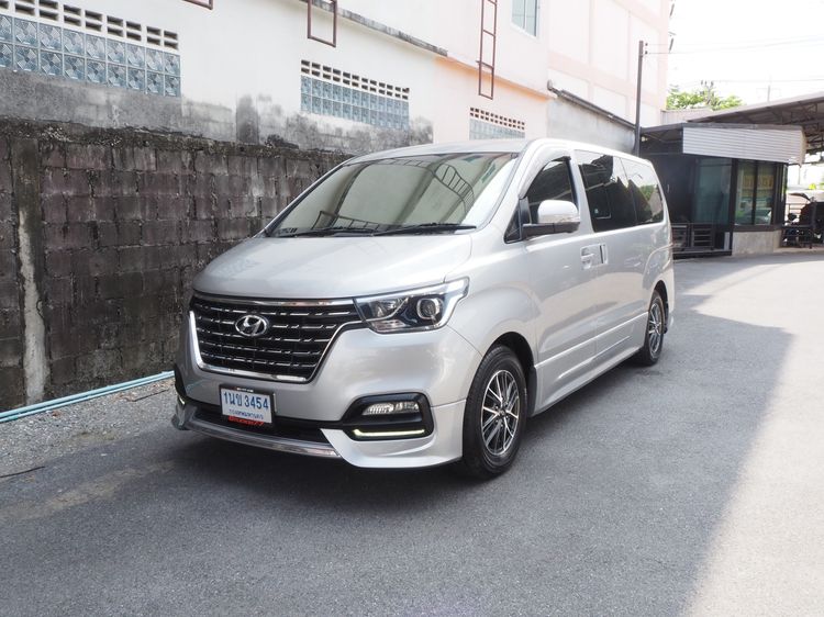 Hyundai H-1 2020 2.5 Deluxe Van ดีเซล ไม่ติดแก๊ส เกียร์อัตโนมัติ บรอนซ์เงิน รูปที่ 2