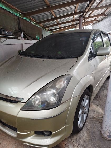 รถ Toyota Wish 2.0 Q สี บรอนซ์ทอง