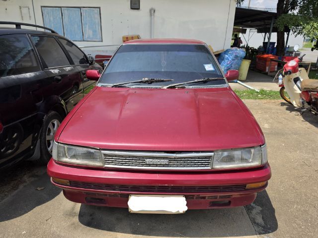 รถ Toyota Corolla 1.6 สี แดง