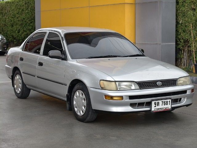 รถ Toyota Corolla 1.3 GLi สี บรอนซ์เงิน