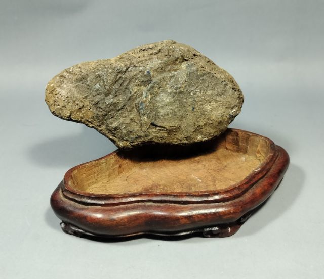 หินซุยเซกิ (Suiseki) หรือหินชมทิวทัศน์ ซึ่งเป็นศิลปะการจัดวางหินธรรมชาติของญี่ปุ่น รูปที่ 6