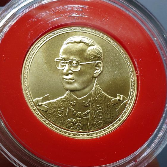 เหรียญทองคำ 7500 บาท (น้ำหนัก 1 บาท) ที่ระลึก เฉลิมพระชนมพรรษา 75 พรรษา รัชกาลที่9 พ.ศ.2545 รูปที่ 3