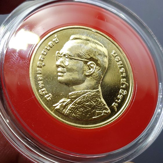 เหรียญทองคำ 6000 บาท (น้ำหนัก 15 กรัม ) ที่ระลึกเฉลิมพระชนมพรรษา 6 รอบ รัชกาลที่9 พ.ศ.2542 รูปที่ 3